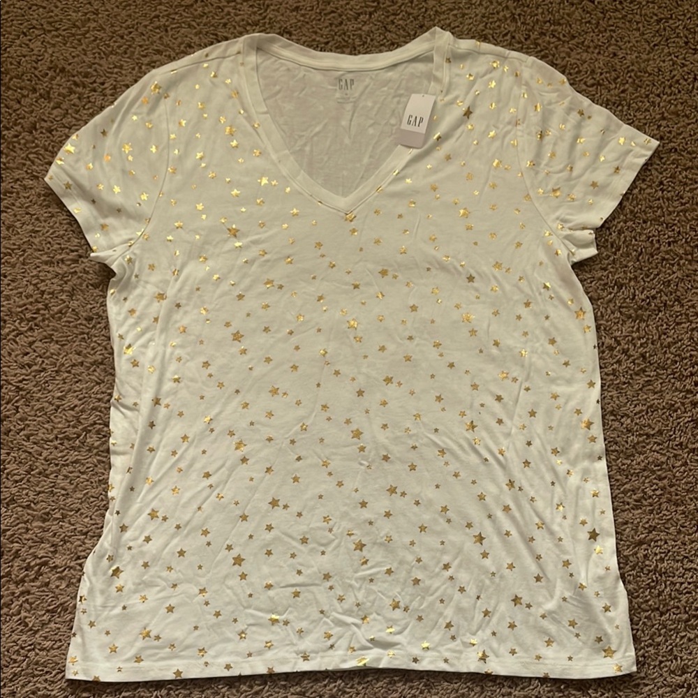 NWT GAP V-neck Tee